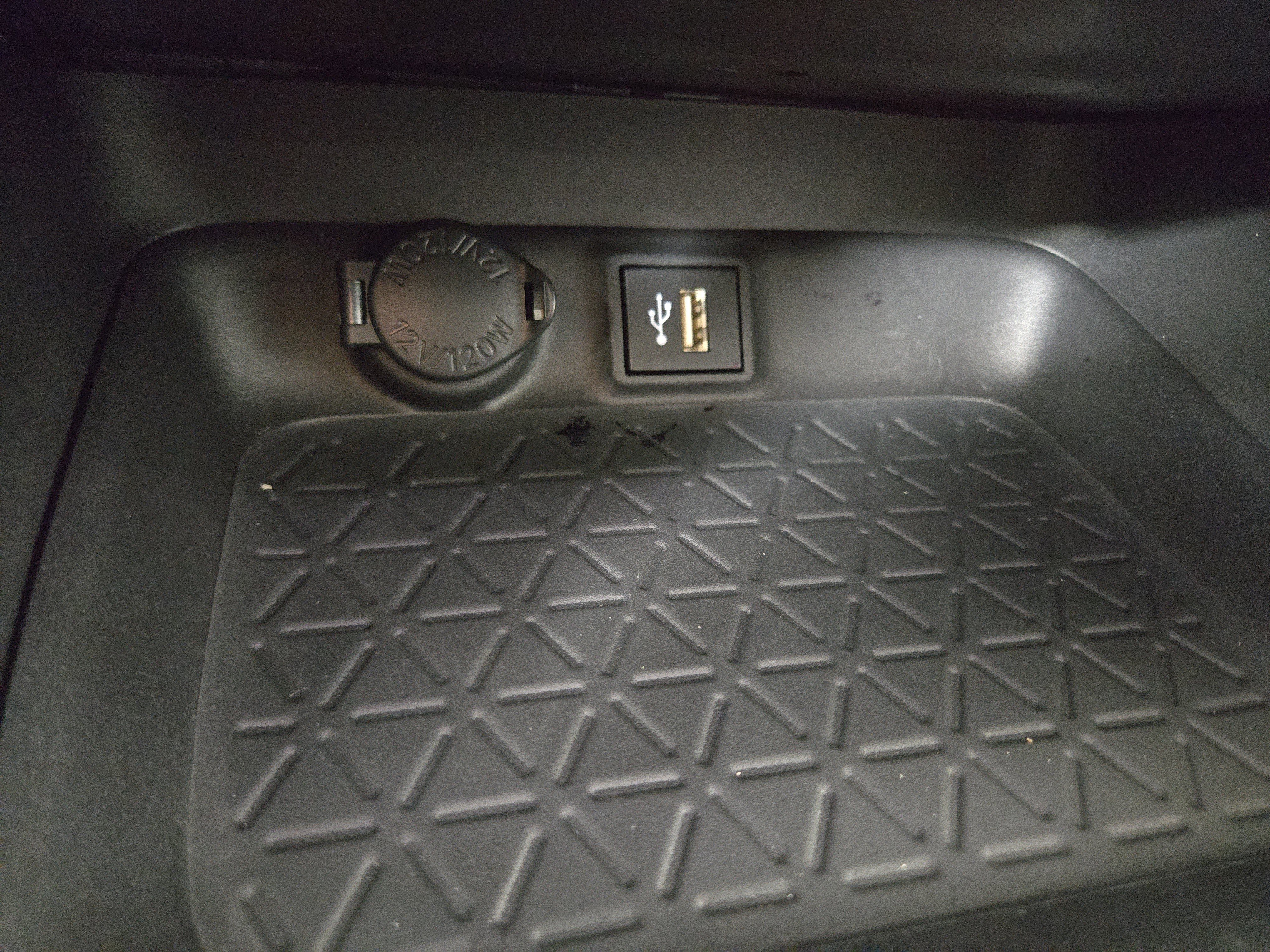 Used 2024 Toyota RAV4 XLE Premium image 28