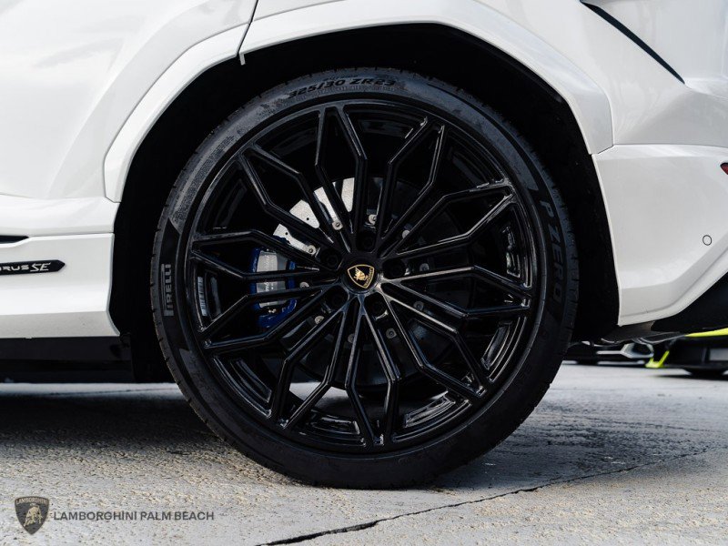 Used 2025 Lamborghini Urus SE AWD/4WD image 21