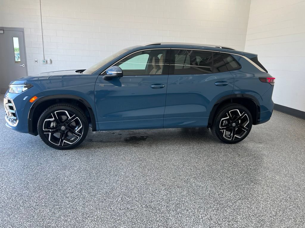New 2026 Volkswagen Tiguan SEL R-Line AWD/4WD image 2