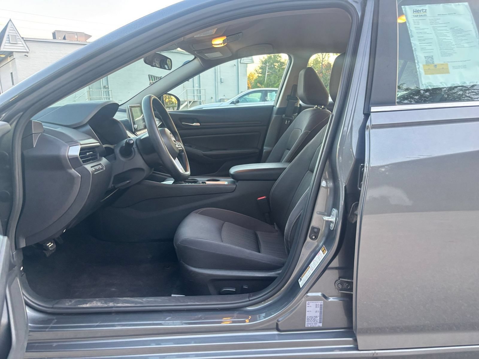 Used 2025 Nissan Altima 2.5 SV FWD image 27