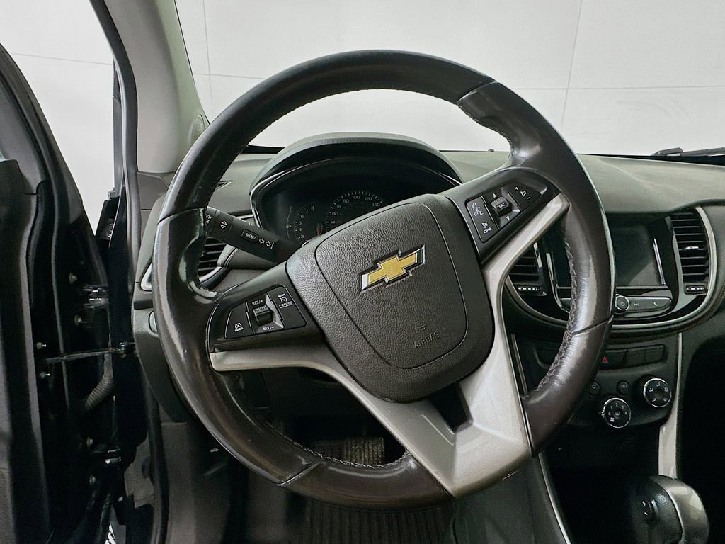 Used 2019 Chevrolet Trax LT w/ LT Convenience Package image 11