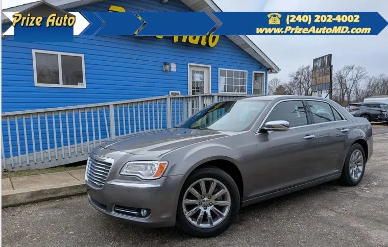 Used 2012 Chrysler 300 Limited RWD image 1