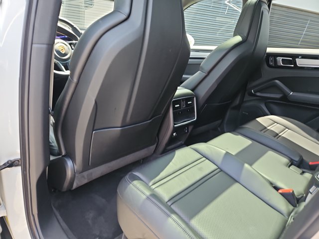 Used 2023 Porsche Cayenne Platinum Edition AWD/4WD image 22