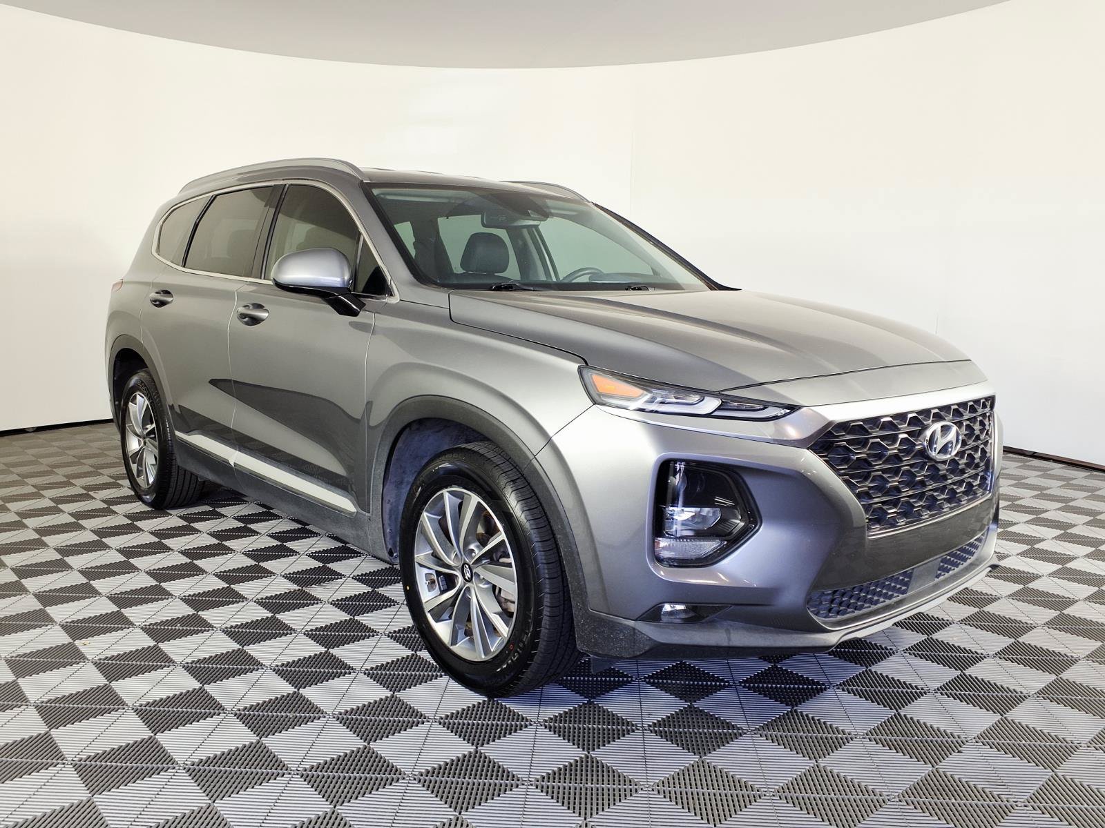 Used 2019 Hyundai Santa Fe SEL FWD image 3