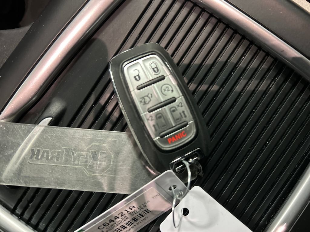 Used 2024 Chrysler Pacifica Touring-L FWD image 22