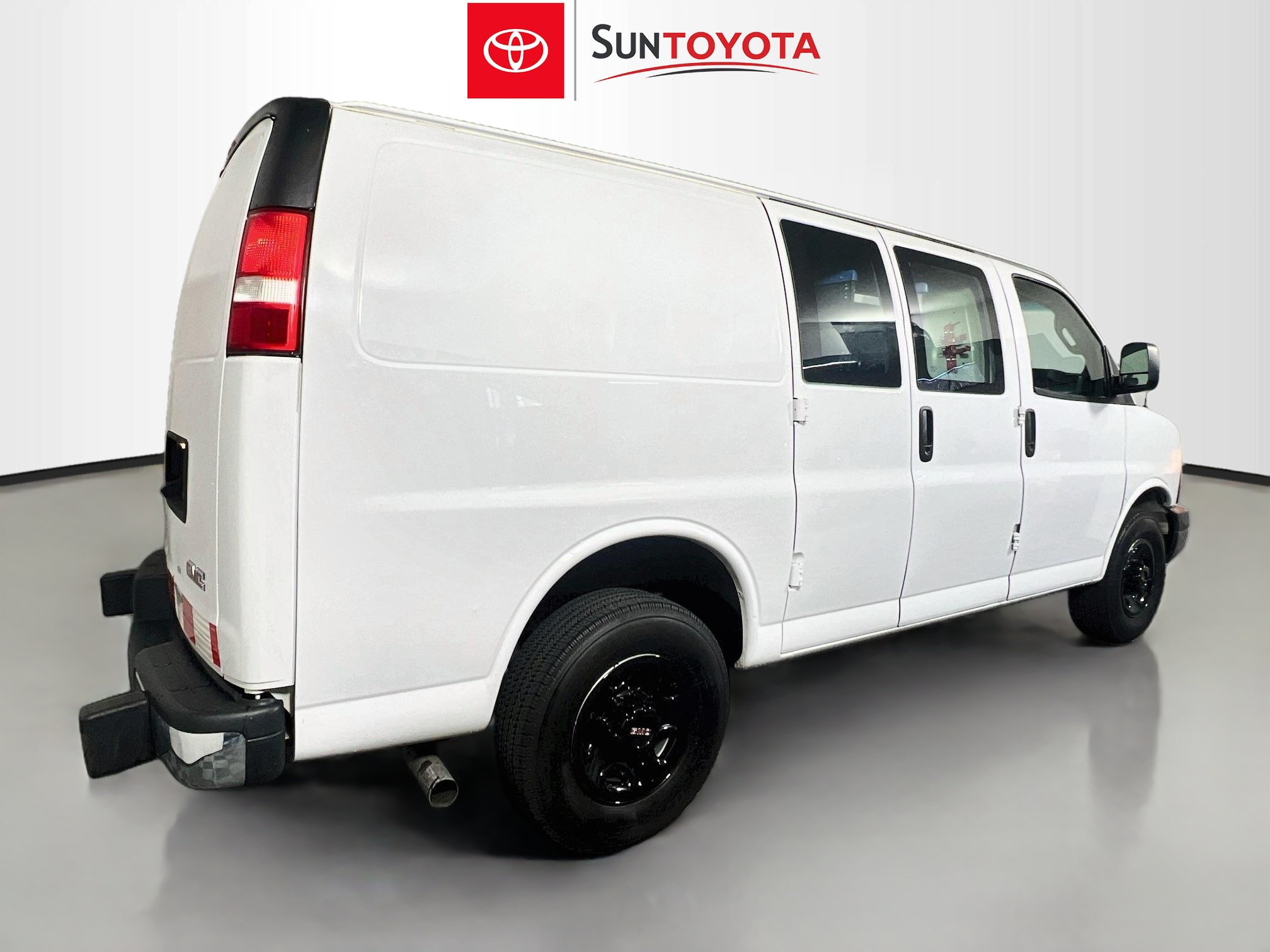 Used 2025 GMC Savana 2500 w/ Driver Convenience Package RWD image 4