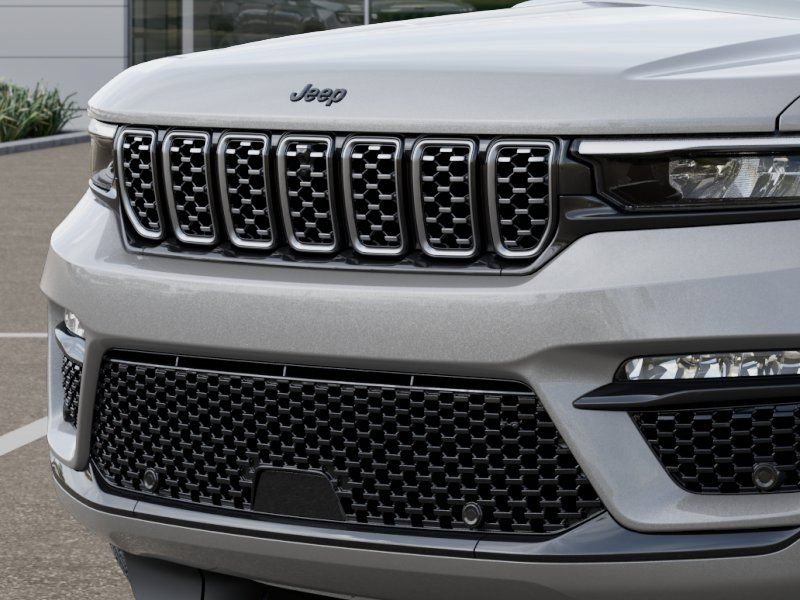 New 2025 Jeep Grand Cherokee Summit w/ Adv Protech Group IV AWD/4WD image 12