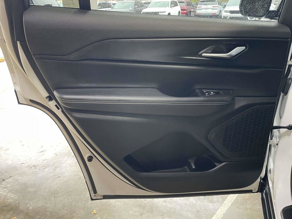 Used 2024 Jeep Grand Cherokee L Laredo image 20