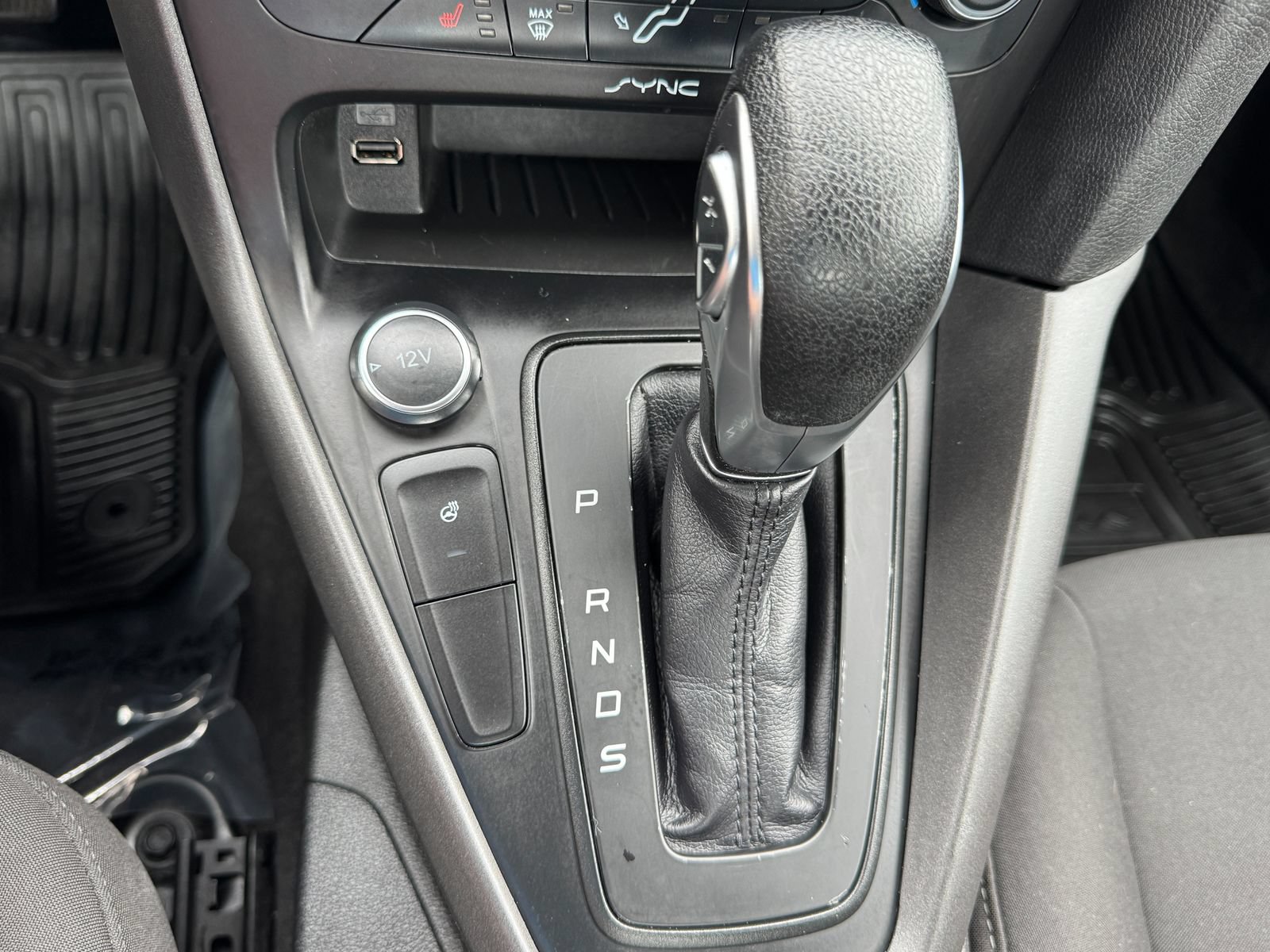 Used 2017 Ford Focus SEL w/ Cold Weather Package FWD image 26