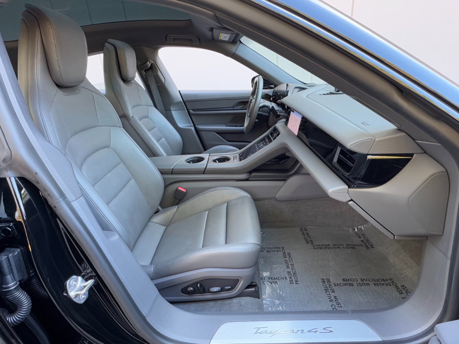 Used 2020 Porsche Taycan 4S image 16