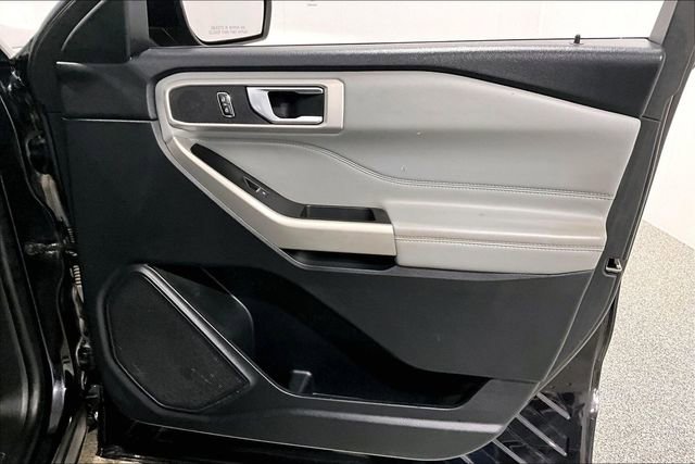 Used 2022 Ford Explorer XLT w/ XLT Sport Appearance Package image 30