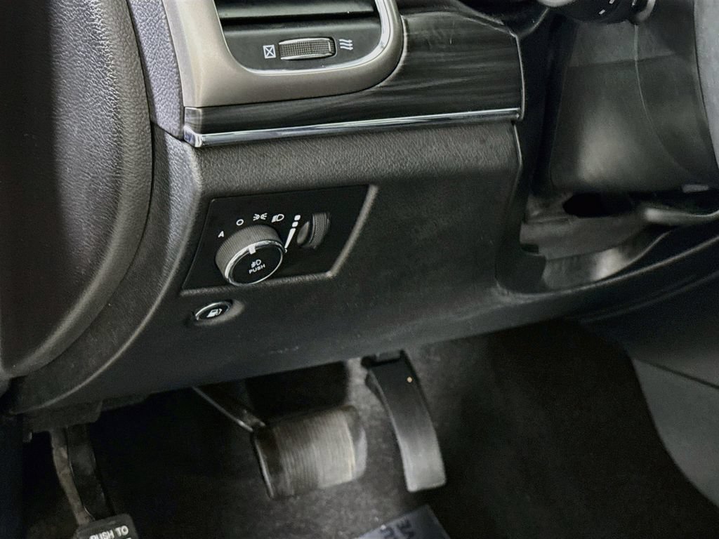 Used 2019 Jeep Grand Cherokee Limited AWD/4WD image 22