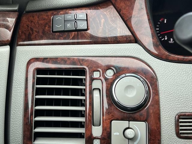 Used 2006 Cadillac DTS w/ Trunk Convenience Package image 29