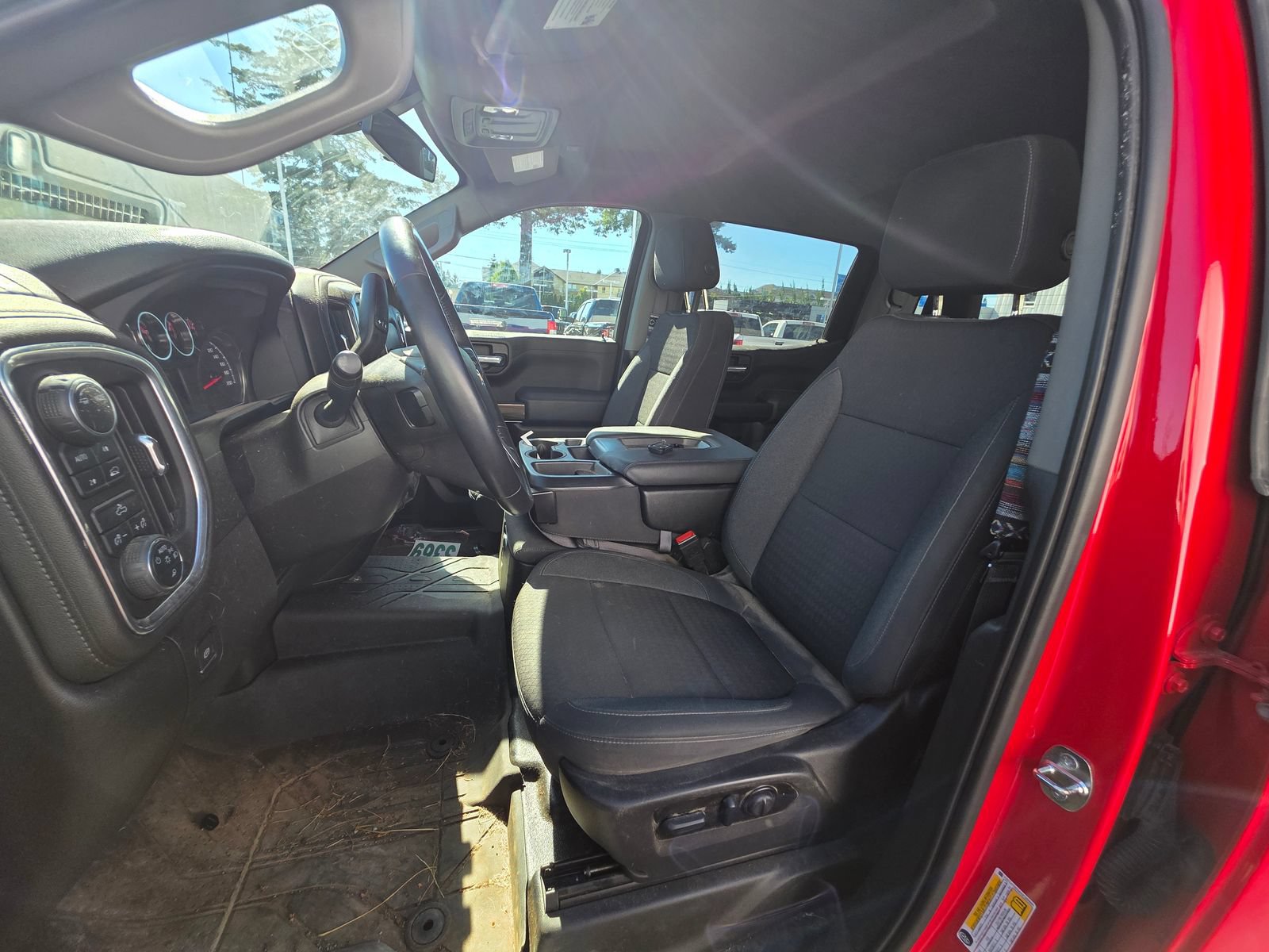 Used 2022 Chevrolet Silverado 1500 LT w/ Safety Package AWD/4WD image 11