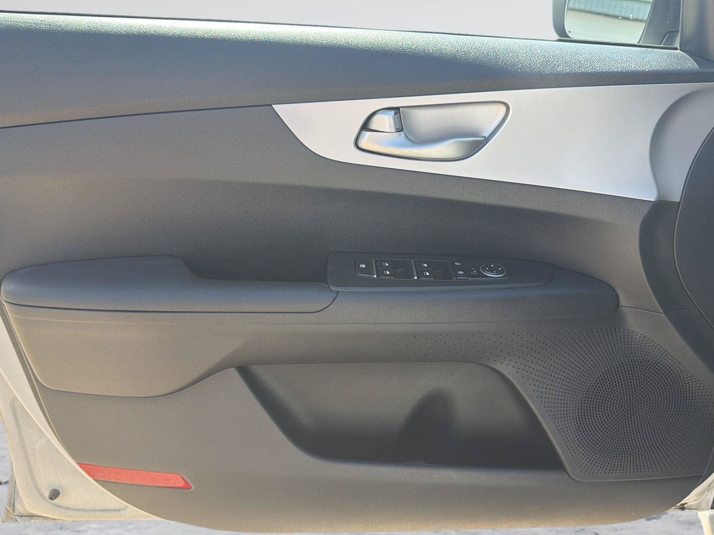 Used 2024 Kia Forte LXS w/ LXS Technology Package FWD image 18