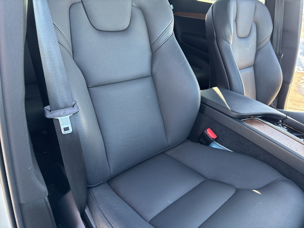 Certified 2023 Volvo XC90 B6 Plus image 36