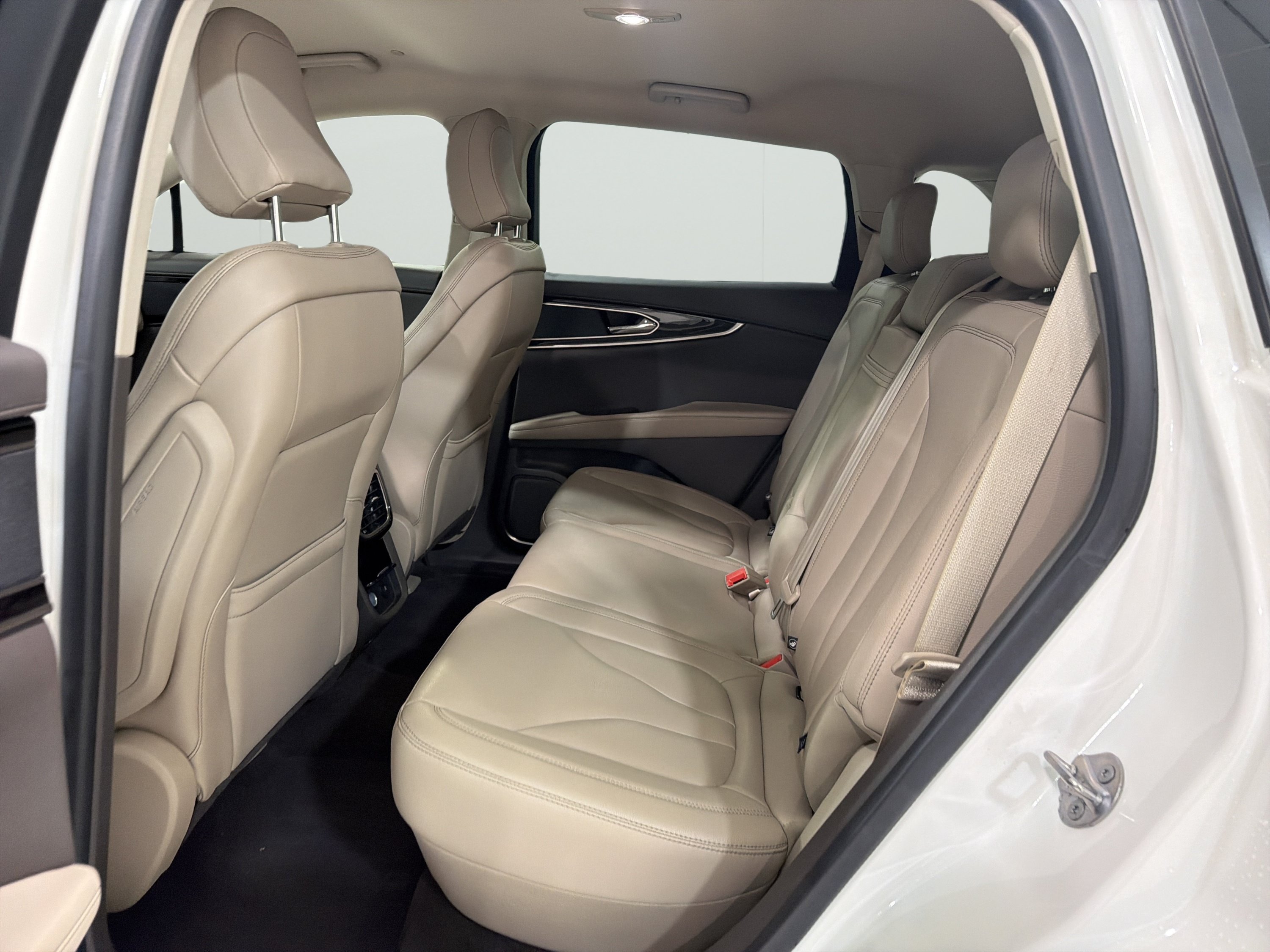 Used 2023 Lincoln Nautilus AWD w/ Premium Package image 10