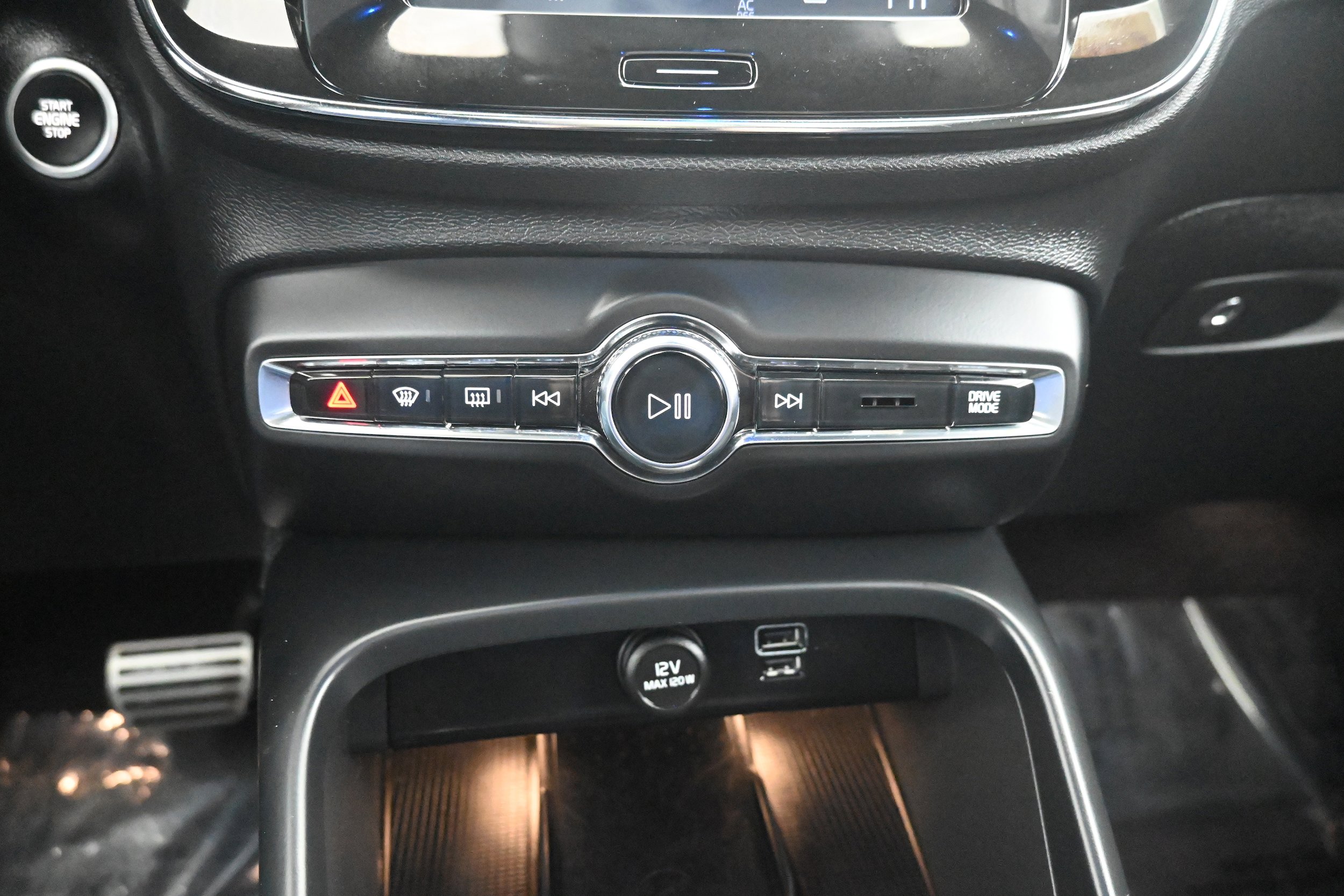Used 2020 Volvo XC40 T5 R-Design image 19