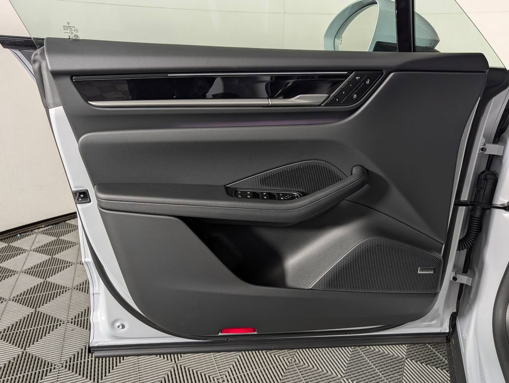 New 2026 Porsche Macan Electric image 25