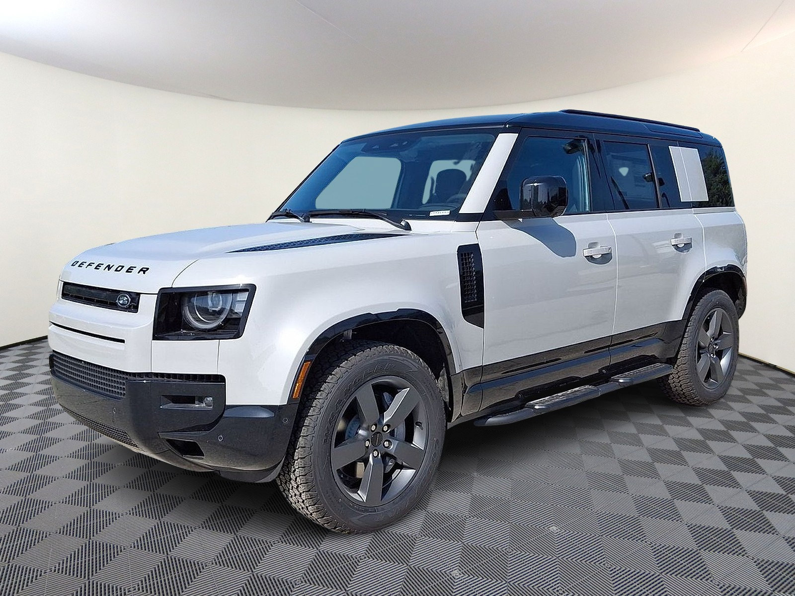 Used 2026 Land Rover Defender 110 X-Dynamic SE AWD/4WD image 1