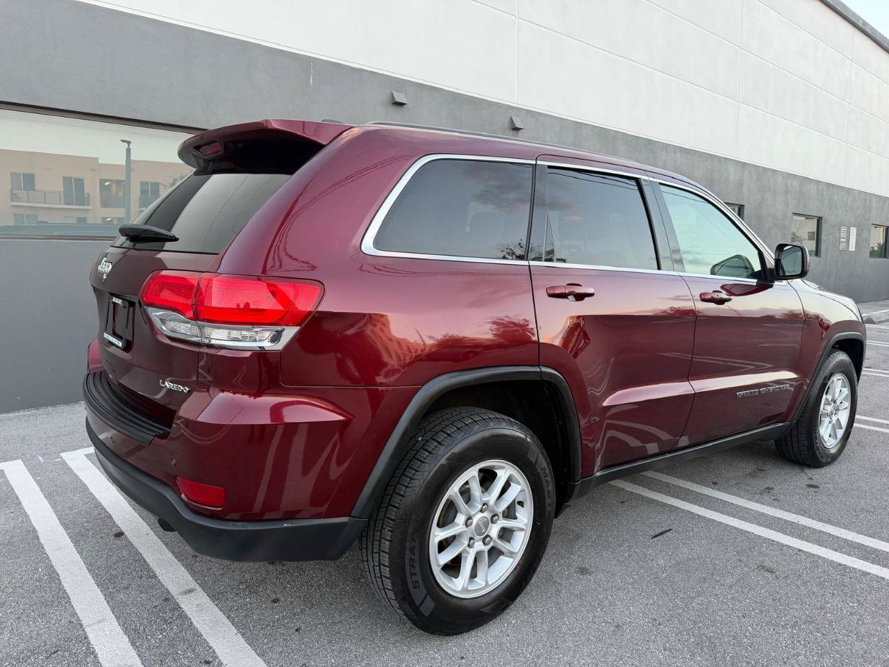 Used 2018 Jeep Grand Cherokee Laredo RWD image 10