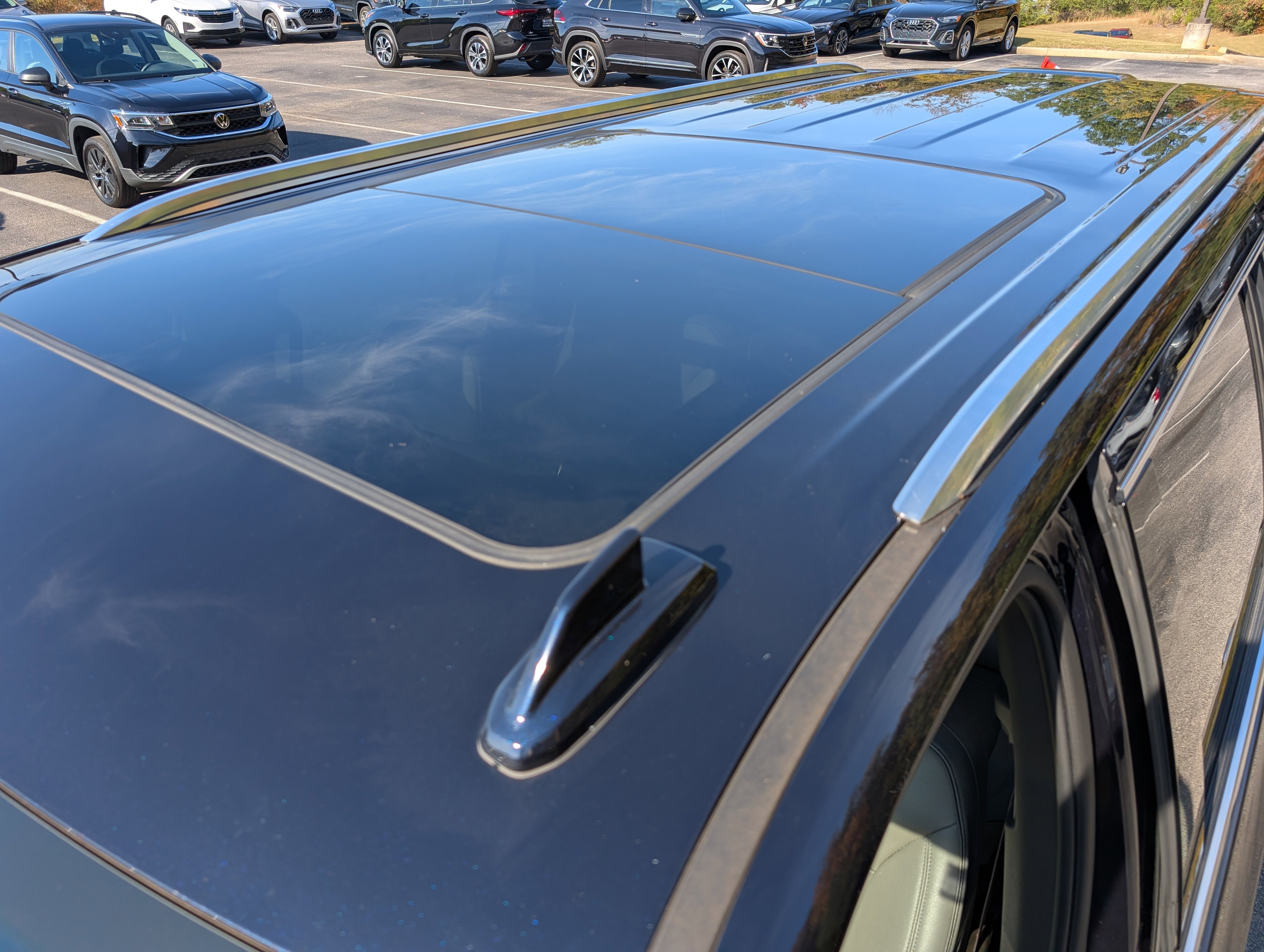 Used 2023 GMC Yukon XL SLT w/ SLT Luxury Package image 12