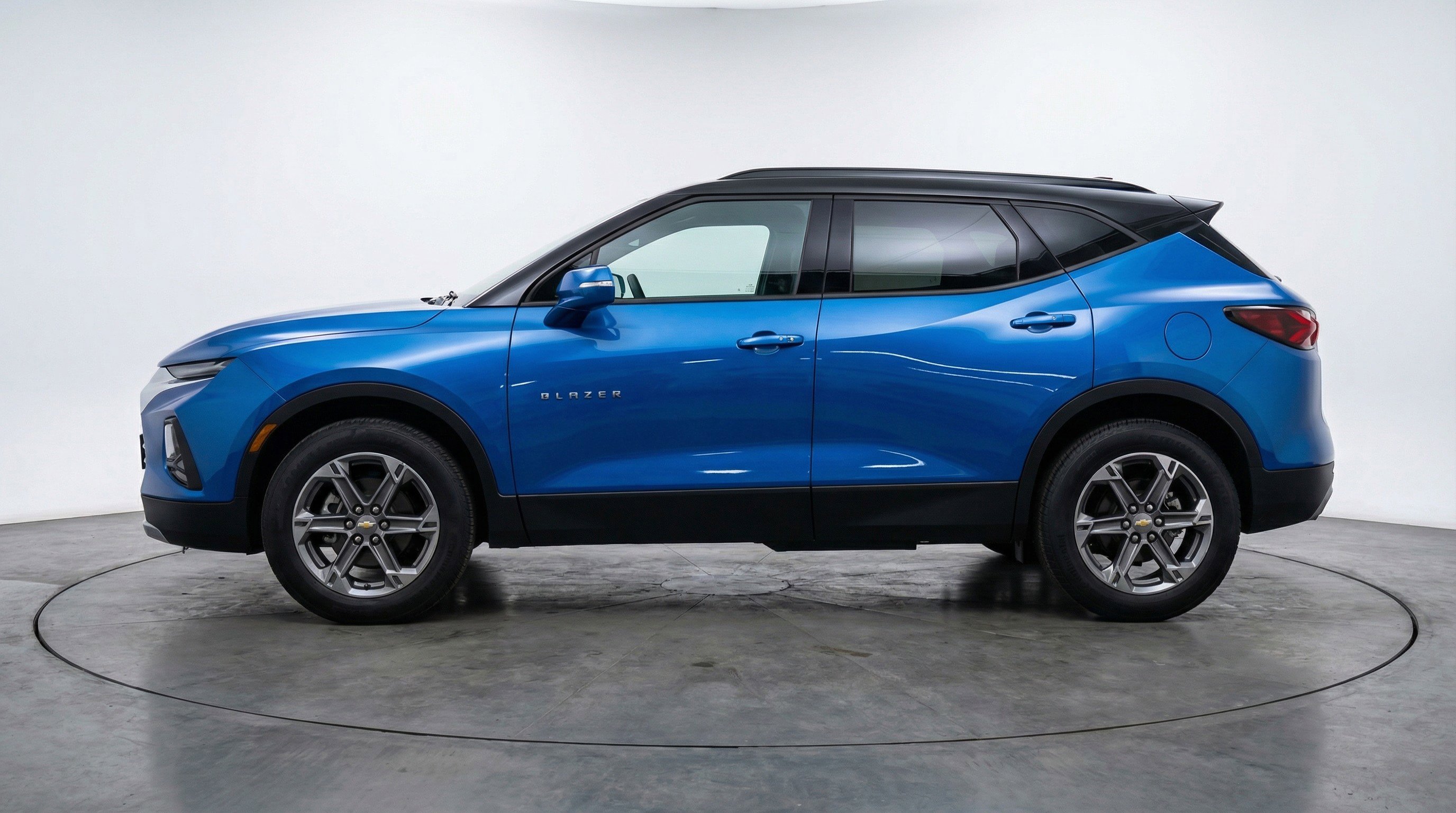 Used 2025 Chevrolet Blazer LT FWD image 5