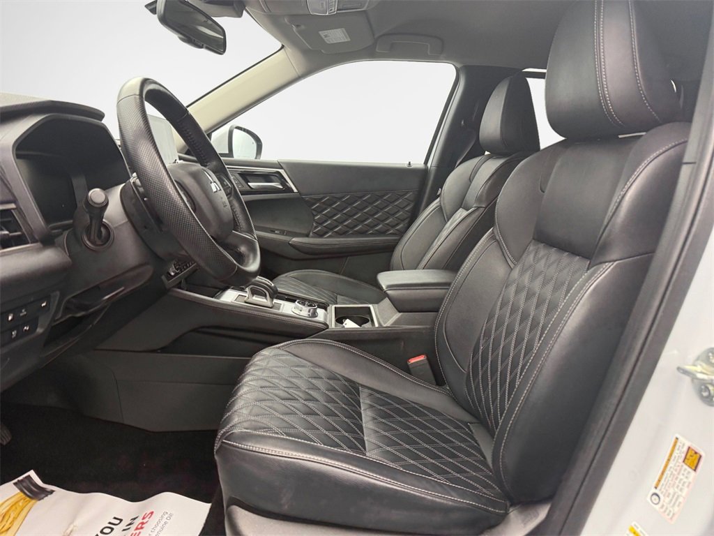 Used 2024 Mitsubishi Outlander 4WD Plug-In Hybrid image 12