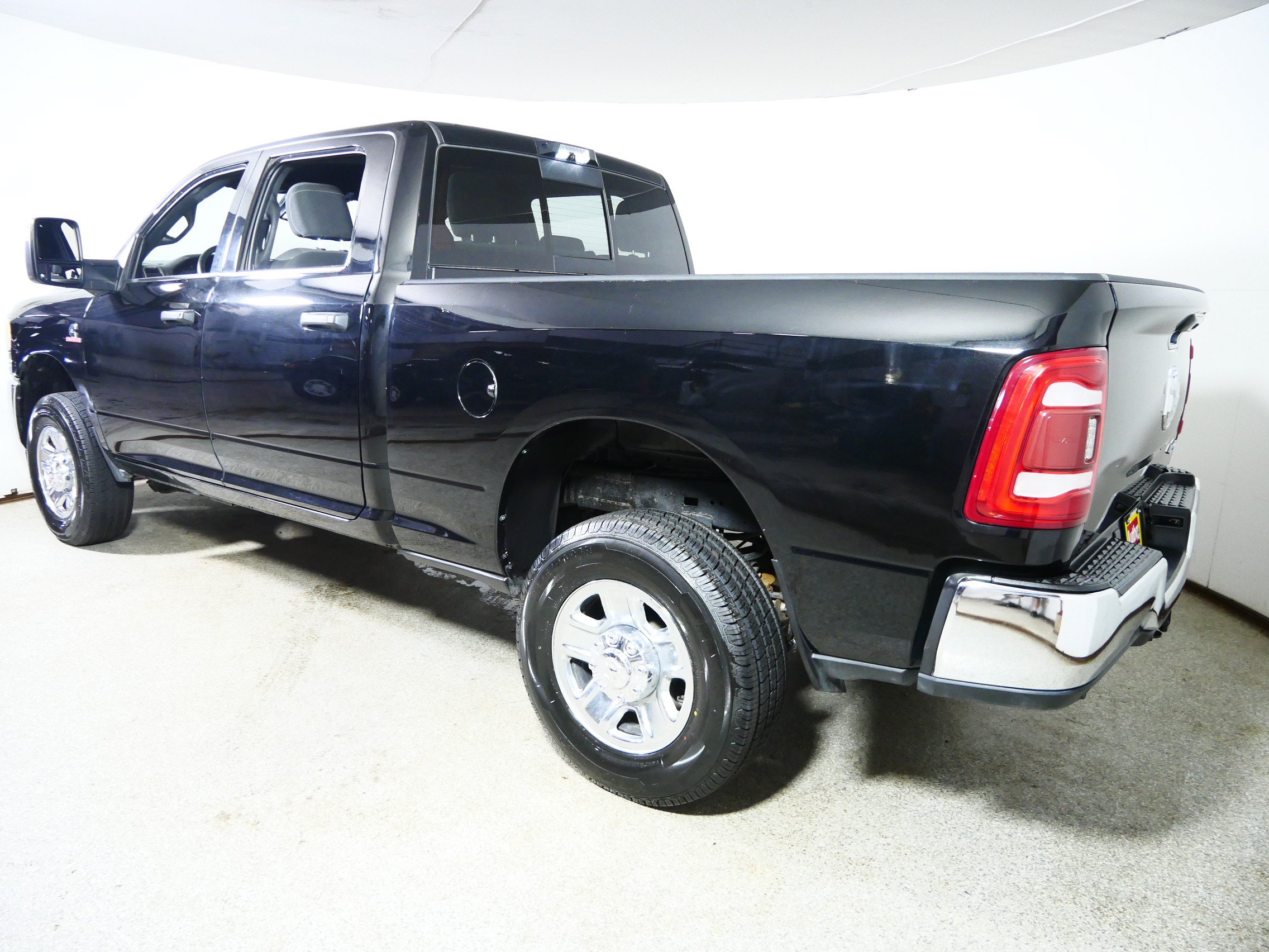 Used 2024 RAM 2500 Tradesman w/ Safety Group AWD/4WD image 5