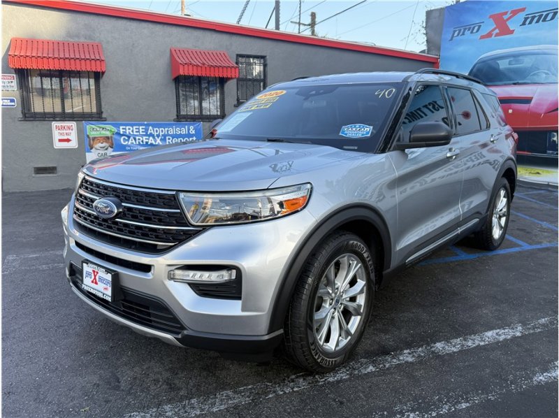 Used 2020 Ford Explorer XLT w/ Equipment Group 202A image 3