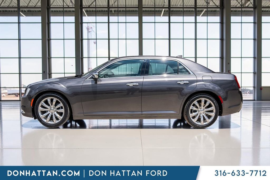 Used 2018 Chrysler 300 Limited w/ Safetytec Plus Group RWD image 2
