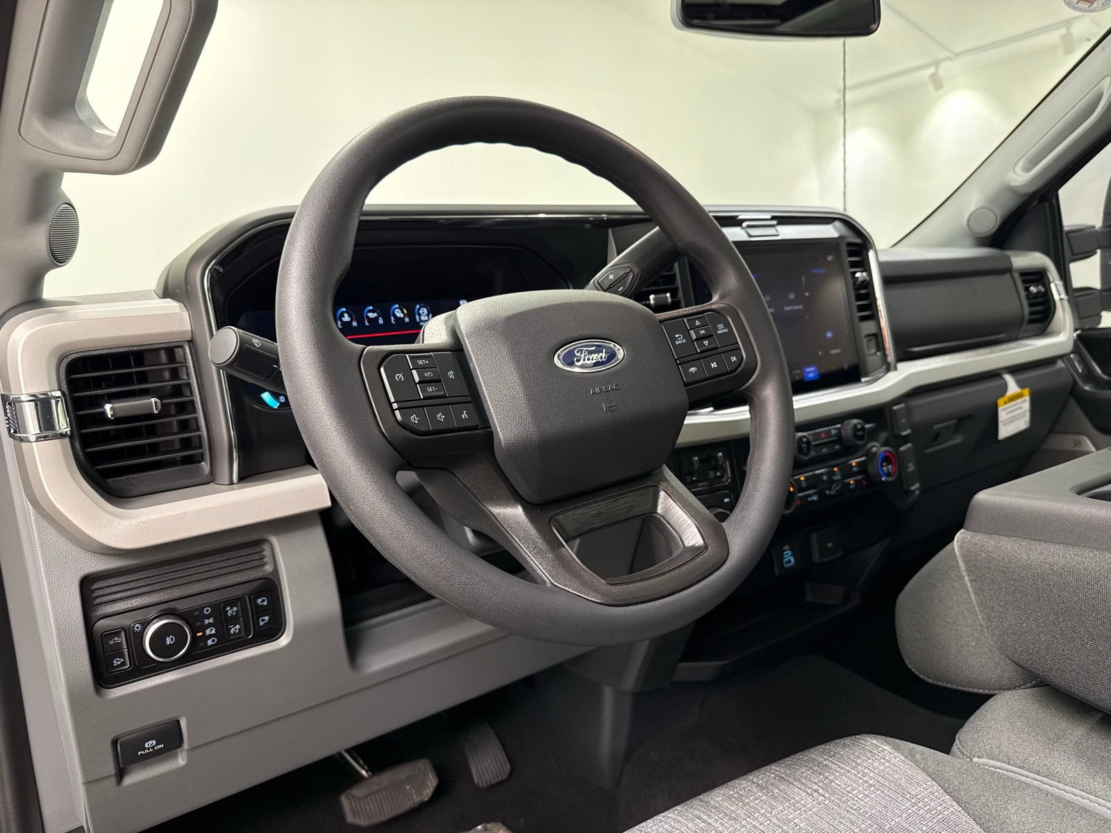 New 2026 Ford F350 XLT w/ XLT Premium Package AWD/4WD image 17