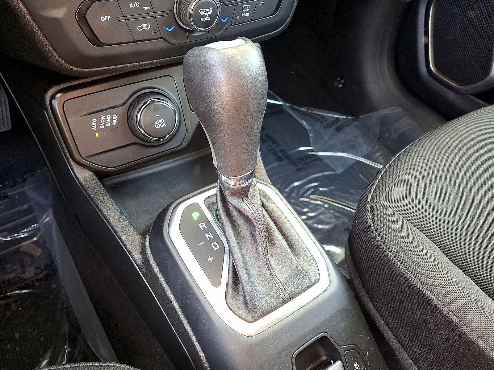 Used 2023 Jeep Renegade Latitude AWD/4WD image 12