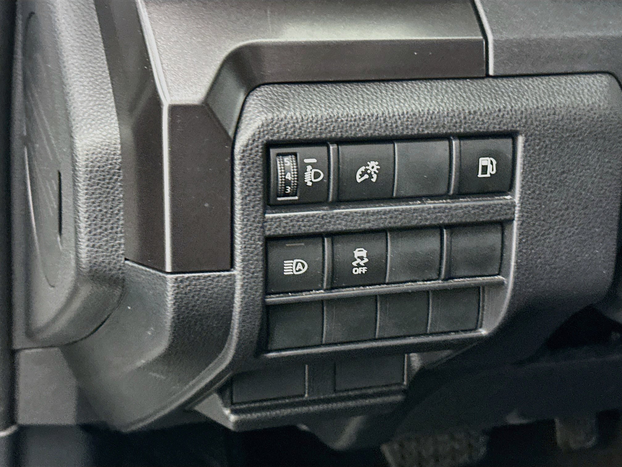 Used 2025 Toyota 4Runner SR5 AWD/4WD image 17