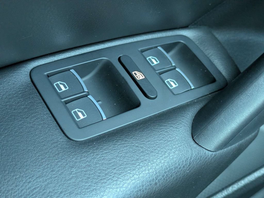 Used 2014 Volkswagen Passat 1.8T SE FWD image 21
