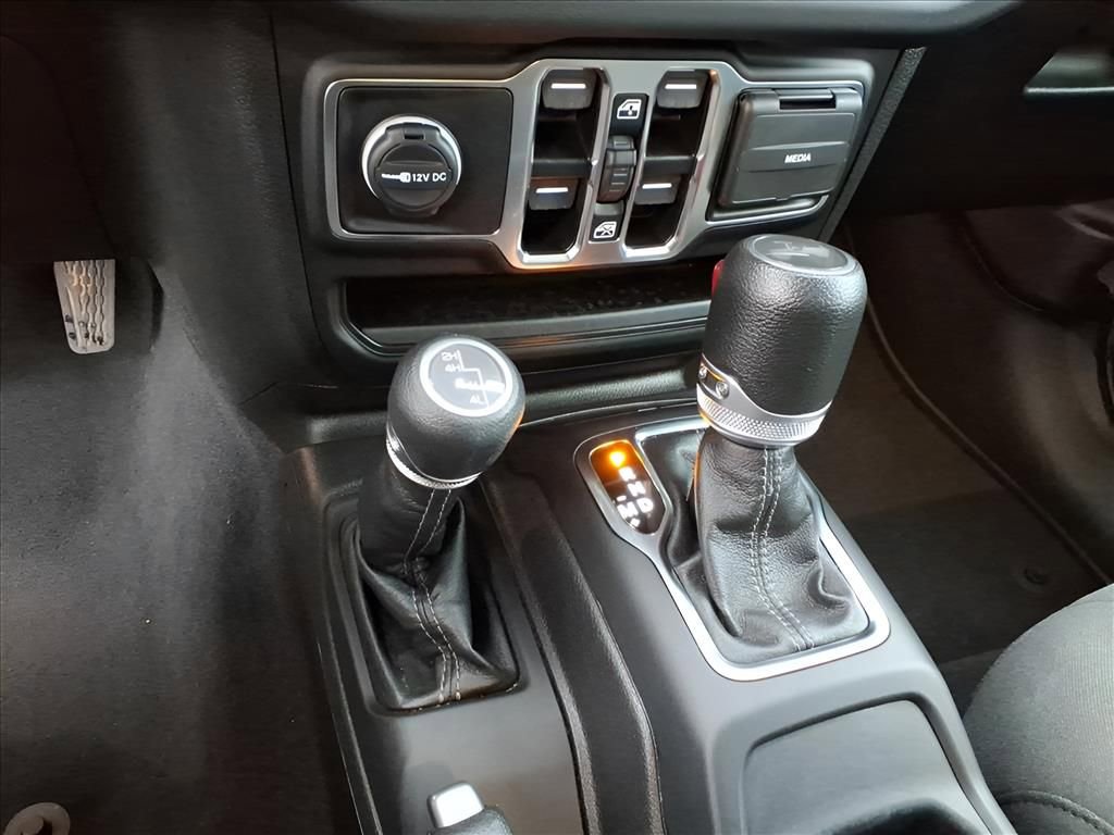 Used 2024 Jeep Wrangler Sahara image 17