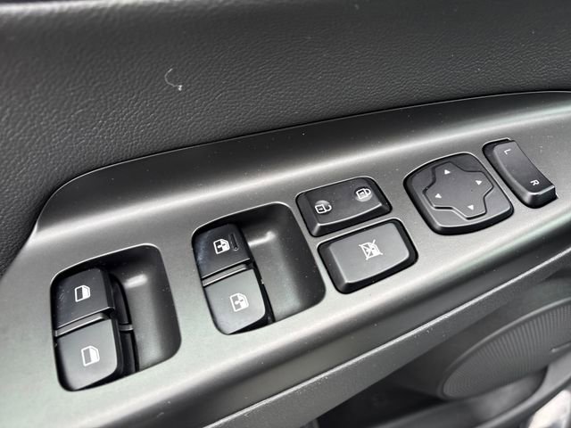 Used 2023 Hyundai Kona Limited AWD/4WD image 13