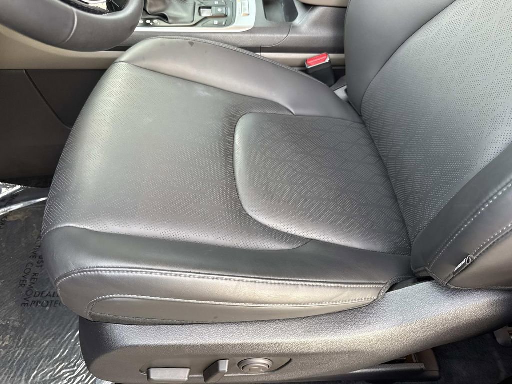 Used 2026 Kia Carnival image 25