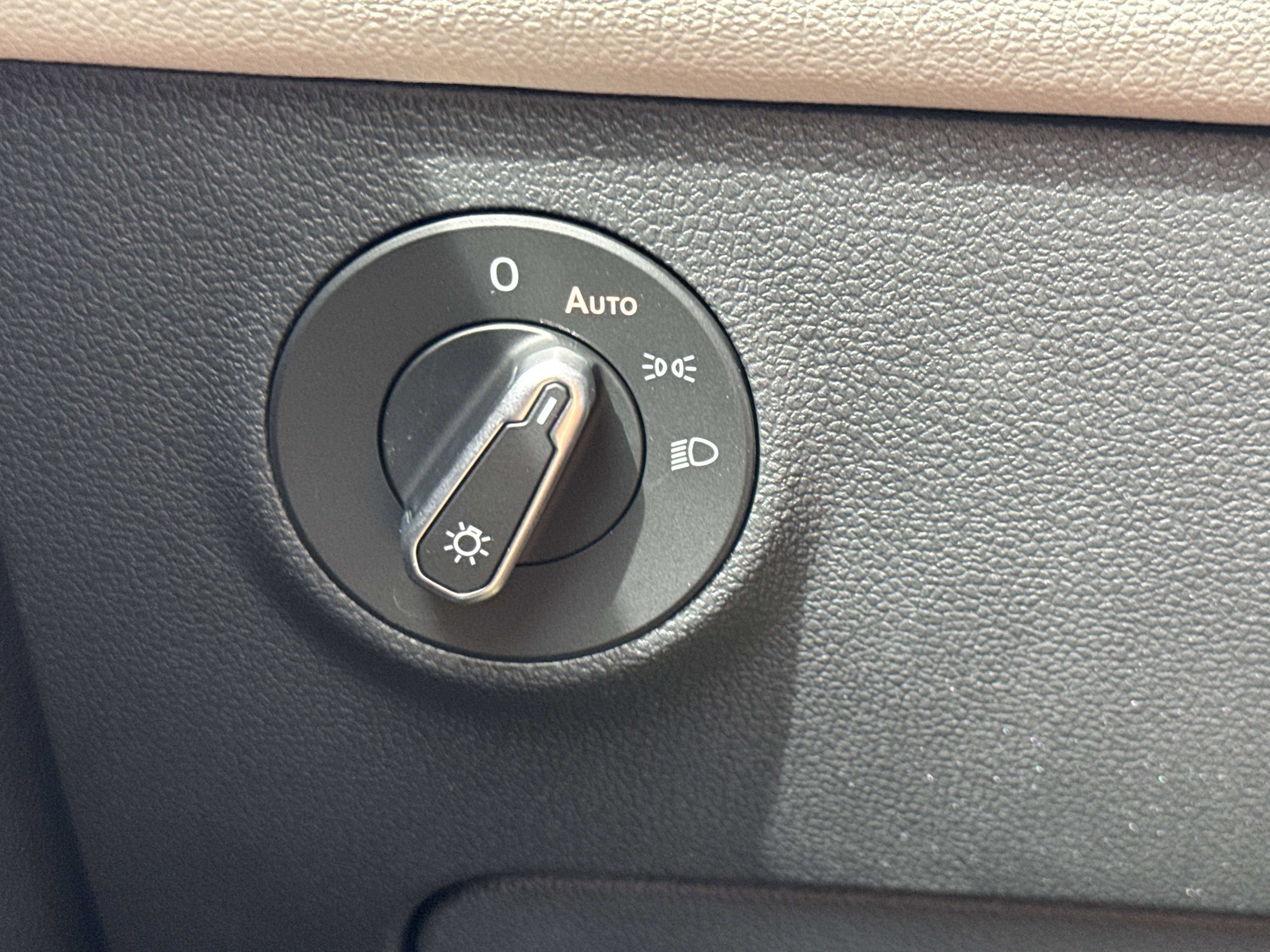 New 2025 Volkswagen Taos S image 9