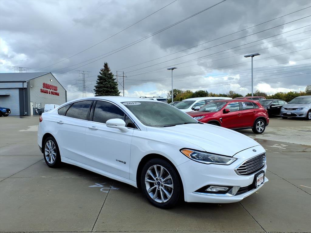 Used 2017 Ford Fusion SE w/ Equipment Group 602A image 2