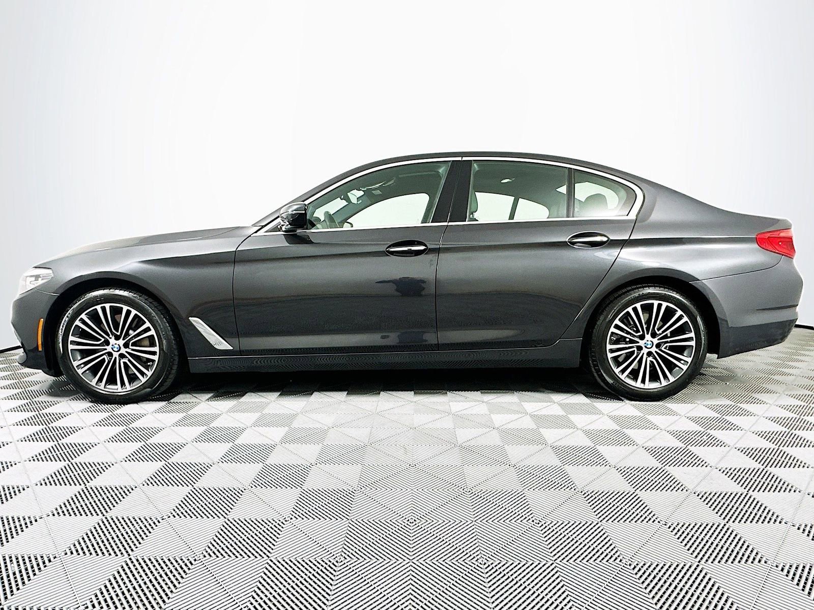 Used 2018 BMW 530i xDrive AWD/4WD image 7