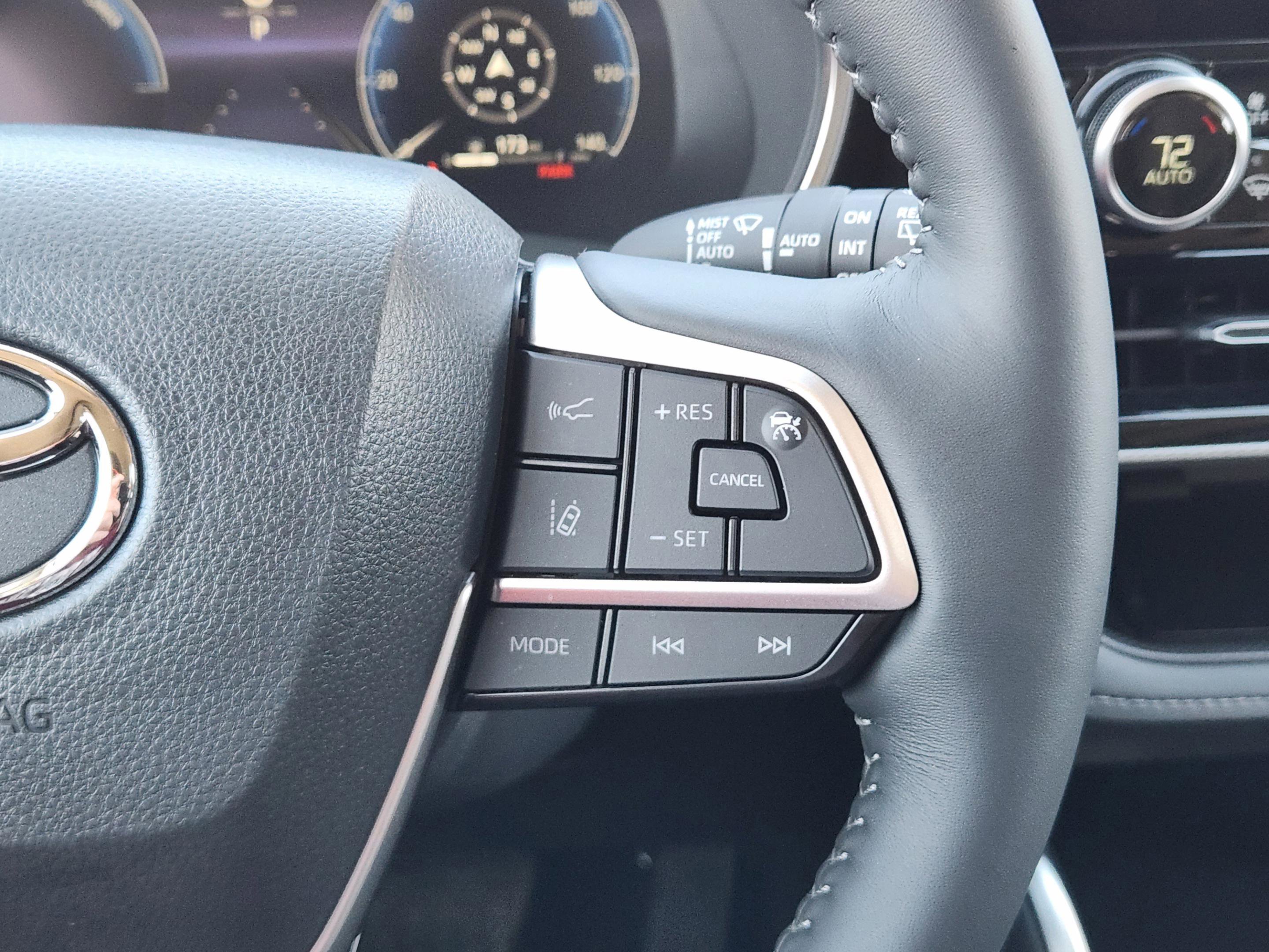 Used 2025 Toyota Highlander Platinum image 30