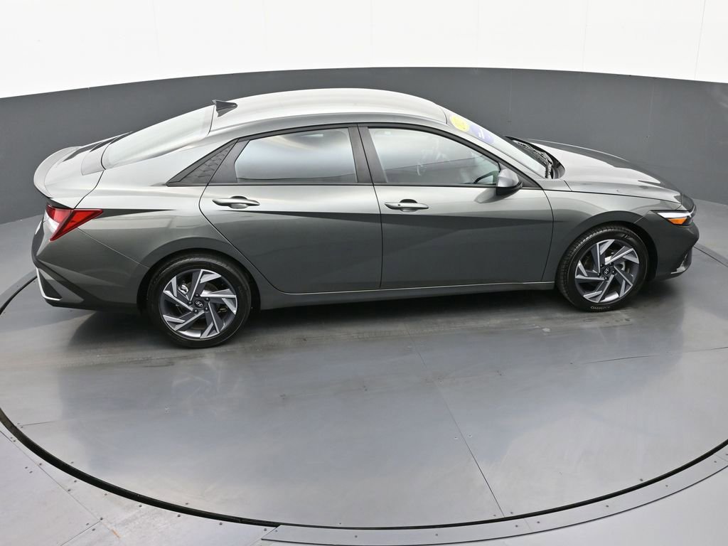 Used 2025 Hyundai Elantra Sport image 39