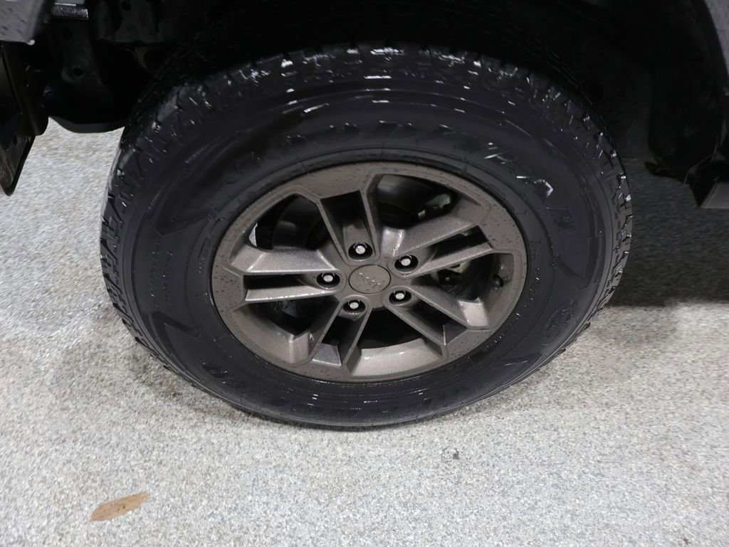 Used 2016 Jeep Wrangler Unlimited Sahara AWD/4WD image 10