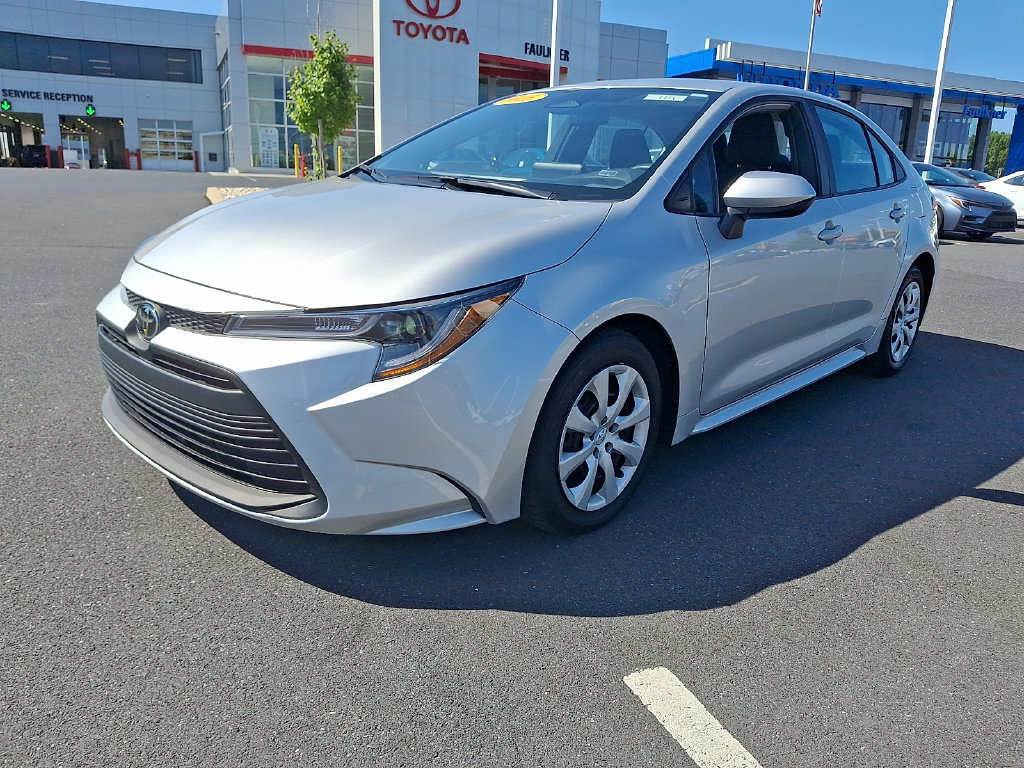 Certified 2025 Toyota Corolla LE FWD image 3