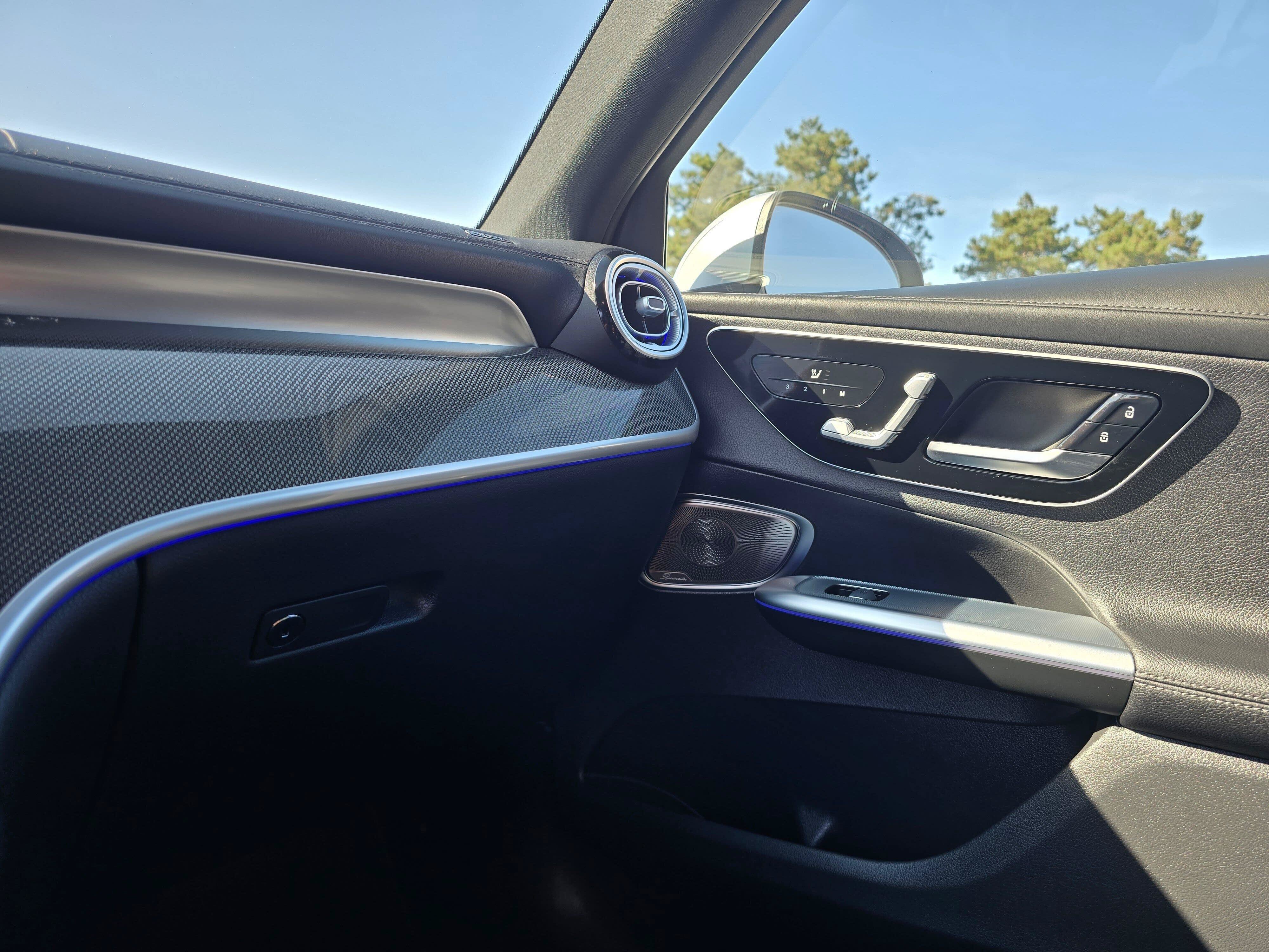 Used 2023 Mercedes-Benz GLC 300 4MATIC image 25