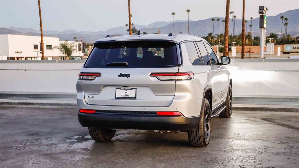 New 2025 Jeep Grand Cherokee L Altitude image 9