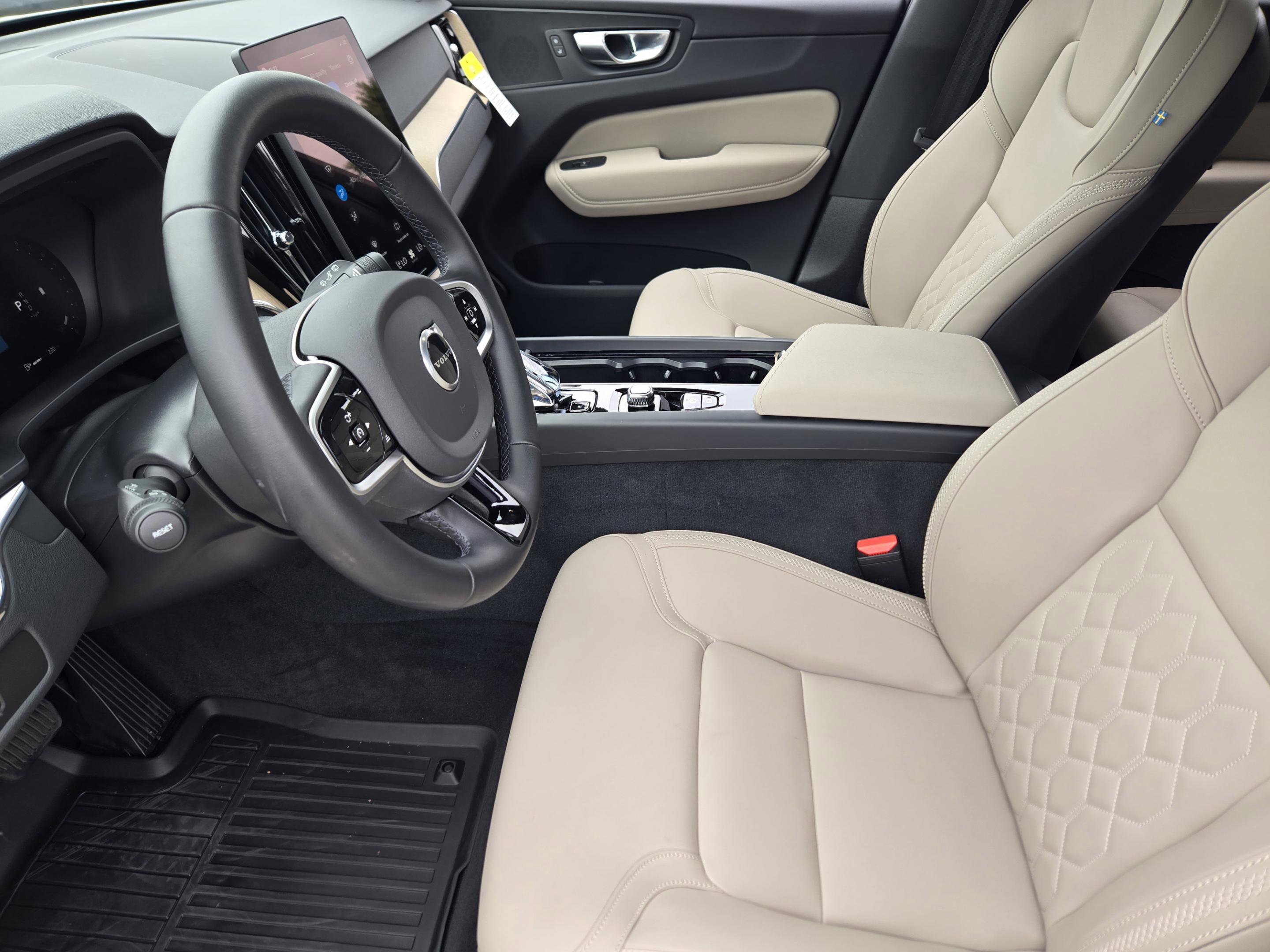 Used 2026 Volvo XC60 B5 Plus w/ Protection Package Premier AWD/4WD image 11