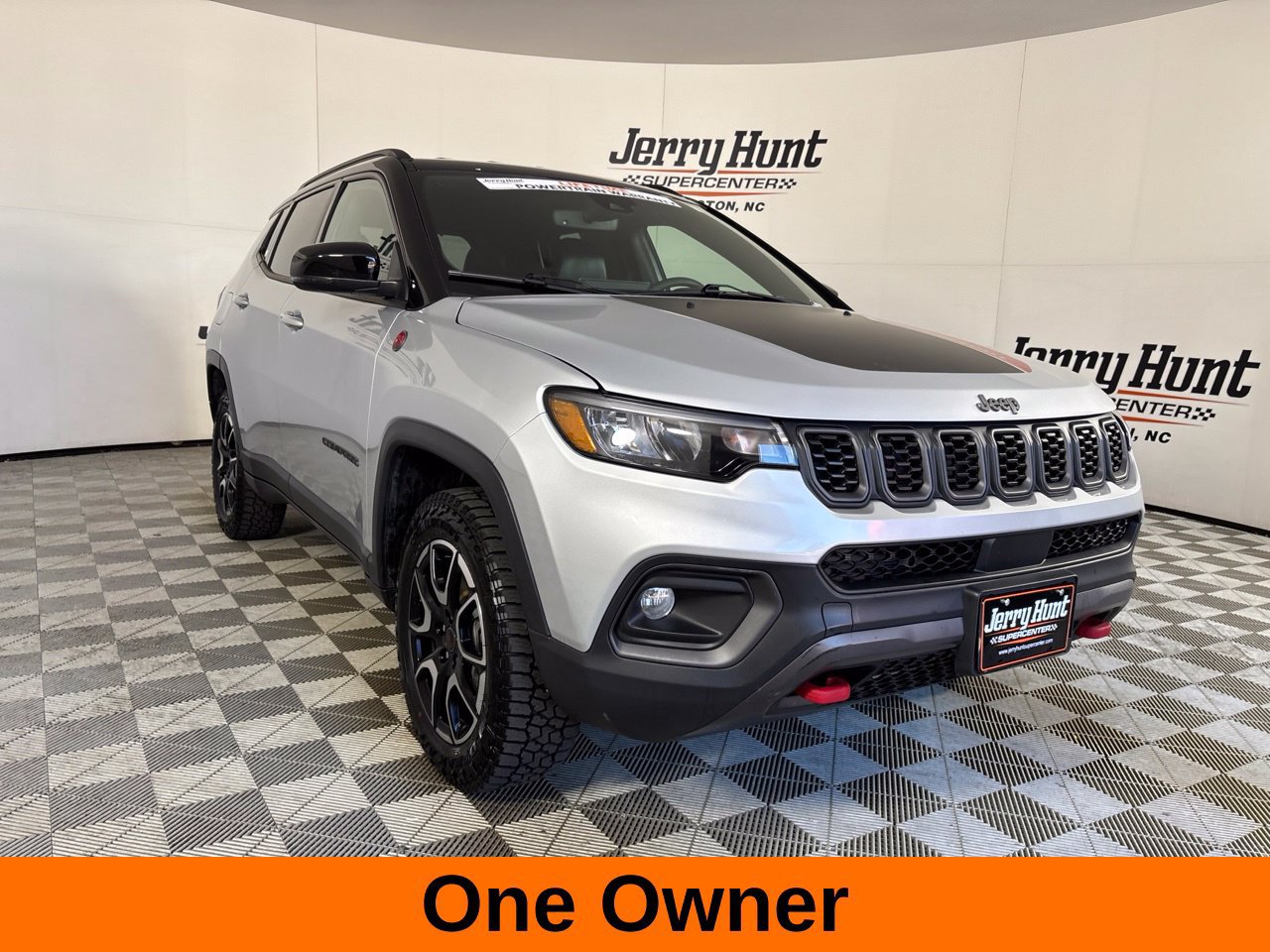 Used 2025 Jeep Compass Trailhawk AWD/4WD image 4