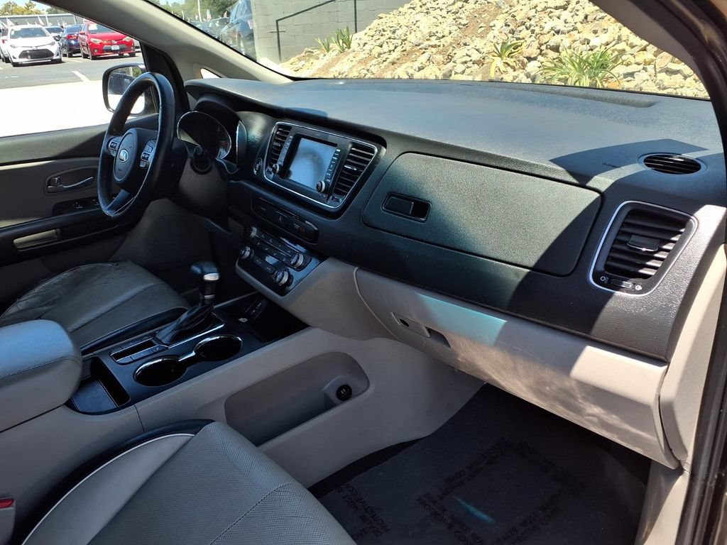 Used 2019 Kia Sedona EX FWD image 22